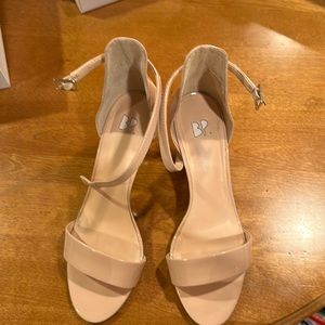 BP gently used Illuminate size 7M Blush Patent with ankle start and heel support